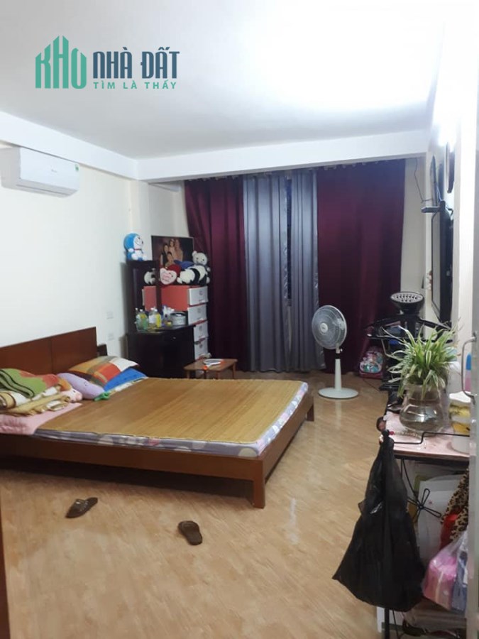 Bán gấp nhà Đầu ngõ Phố Hồng Phúc giá 4.4 tỷ, 28mx3T, oto cách 15m