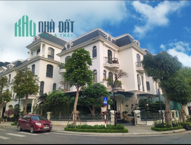 Bán biệt thự đơn lập đầu ve 240m2, cạnh công viên Vinhomes Star City Thanh Hoá. LH: 0966885093