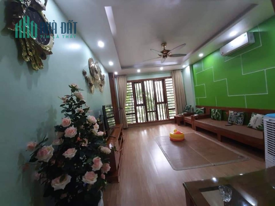 Bán CHCC Golden west - 2 Lê Văn Thiêm giá 2.85 tỷ, 78m2, NT cơ bản