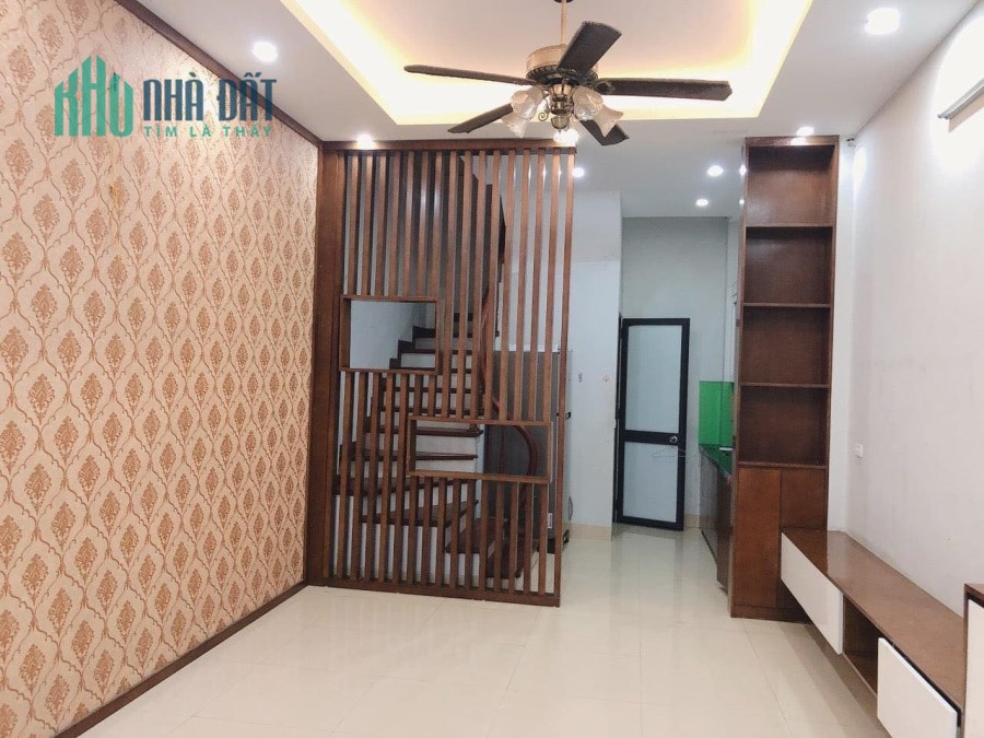 Chủ ra nước ngoài để lại căn 36m2 , 5 tầng , đẹp như tranh