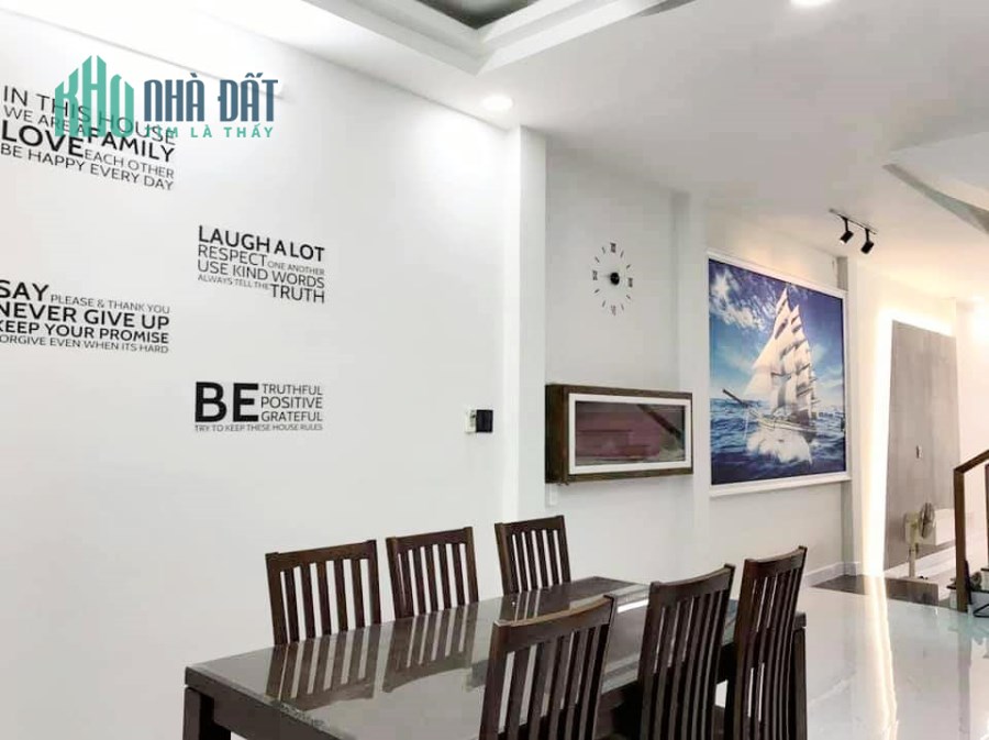 Tài chính dưới 4 tỷ xem ngay DTSD 76m2 , 2 lầu , hẻm xe hơi Huỳnh Tấn Phát, quận 7,lh 0387610701.