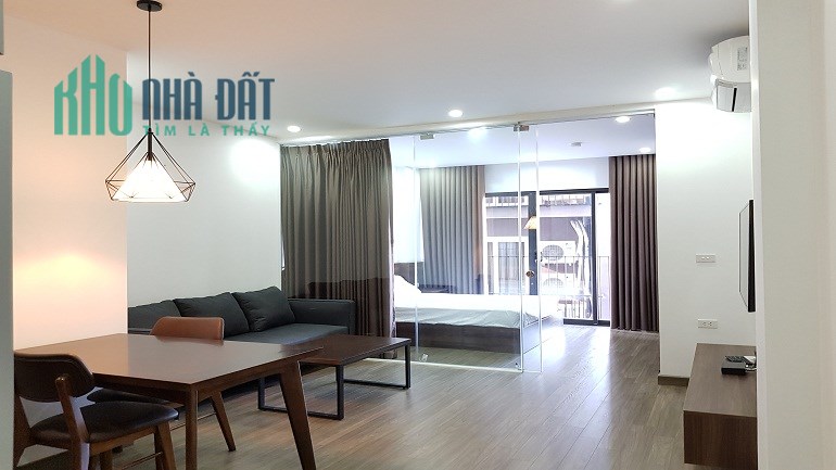 Cho thuê căn hộ dịch vụ tại Tô Ngọc Vân, Tây Hồ, 50m2, 1PN, ban công, đầy đủ nội thất hiện đại