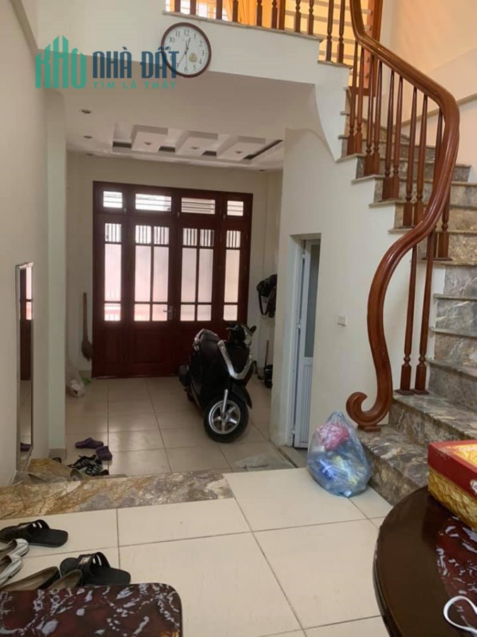 Bán nhà Võ Chí Công, Cầu Giấy diện tích 30m2, 5 tầng giá 3.5 tỷ