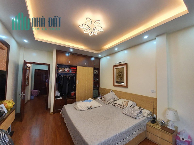 Bán gấp nhà 2 mặt thoáng 183 Vũ Tông Phan – Thanh Xuân, 50m2 *4T, cách phố 30m, giá 4,2 tỷ.