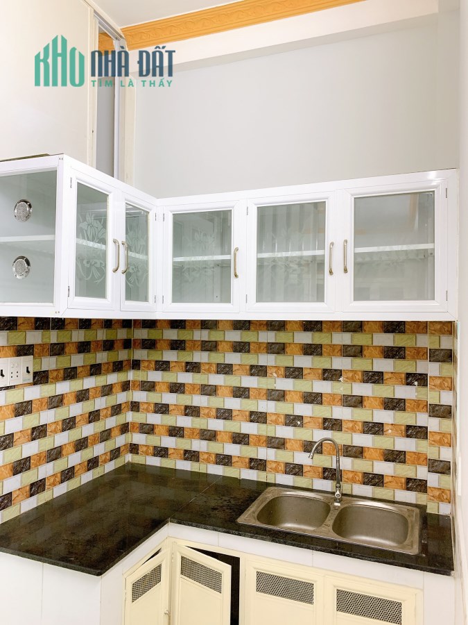 Nhà  cho khách mua ở đường Huỳnh Tấn Phát,quận 7,khu yên tĩnh ,chỉ có 5,4 tỷ,lh0989149953.