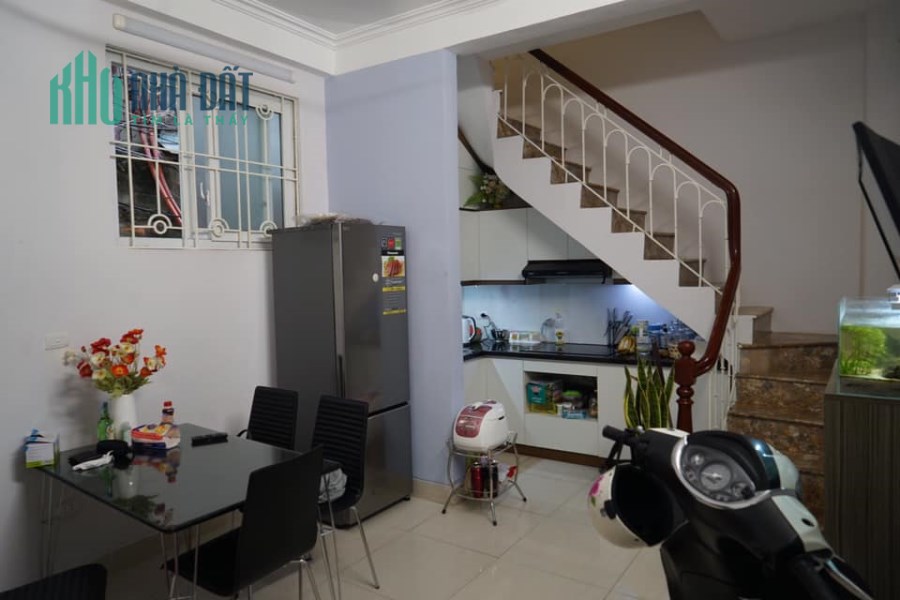 Bán nhà Đầu ngõ phố Kim Ngưu giá 2.8 tỷ, 30mx4T, đẹp, oto cách 5m
