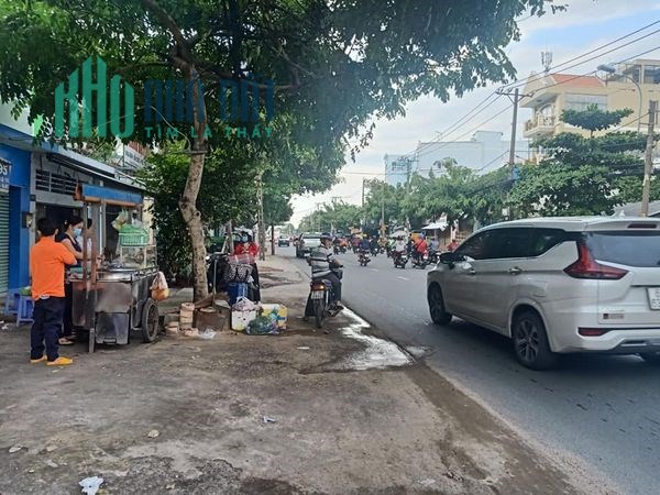 Bán gấp nhà mặt tiền Quốc lộ 13 Phường 26 Bình Thạnh, 273m2, giá 30 tỷ.