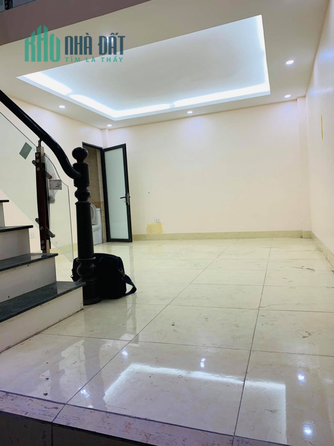 Bán gấp nhà Lô góc phố Trường Chinh – Ngã Tư Sở, 28m2 *5T, cách phố 15m,kinh doanh, giá 2,9 tỷ.