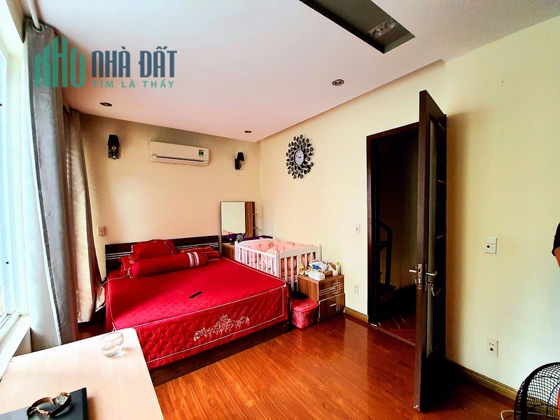 Bán nhà mặt ngõ kinh doanh sầm uất, ngõ 211 Khương Trung, 52m2 *5Tầng, Ôtô, giá 5,6 tỷ.