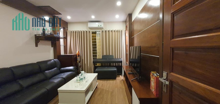 BÁN NHÀ RIÊNG HOÀNG QUỐC VIỆT, Q. CẦU GIẤY 56M2x5T TẶNG FULL NỘI THẤT TIỀN TỶ