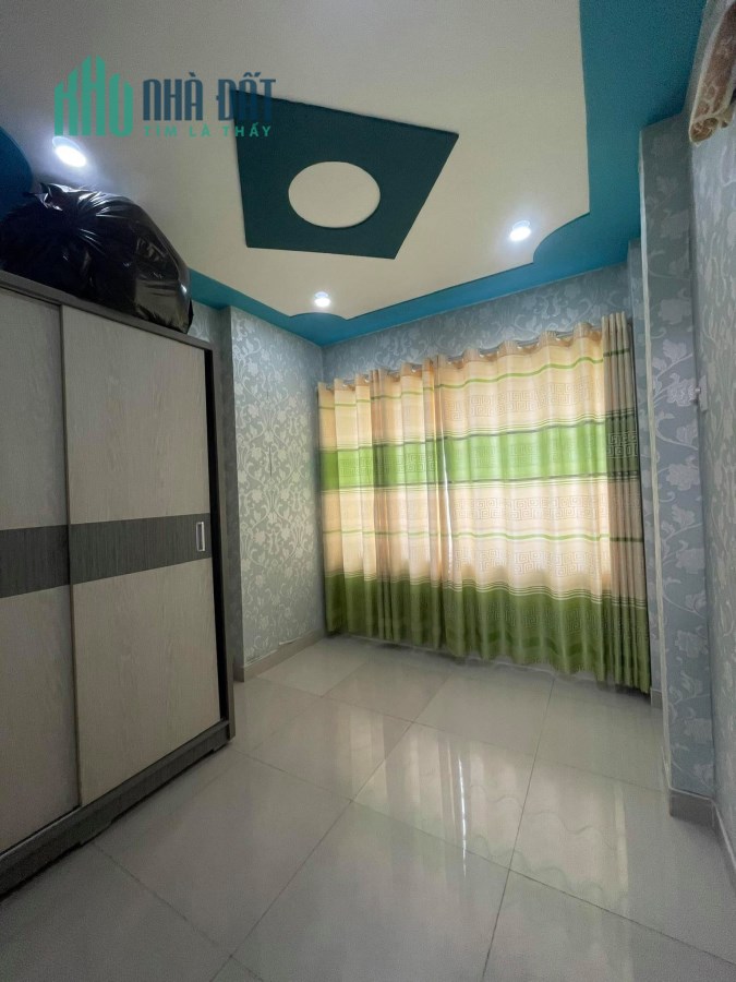 Hẻm xe hơi 10m , 3,4 * 12 , chỉ 3,3 tỷ , Nguyễn Tất Thành , quận 4 , 5 lầu , lh 0989149953 Duy Tân.