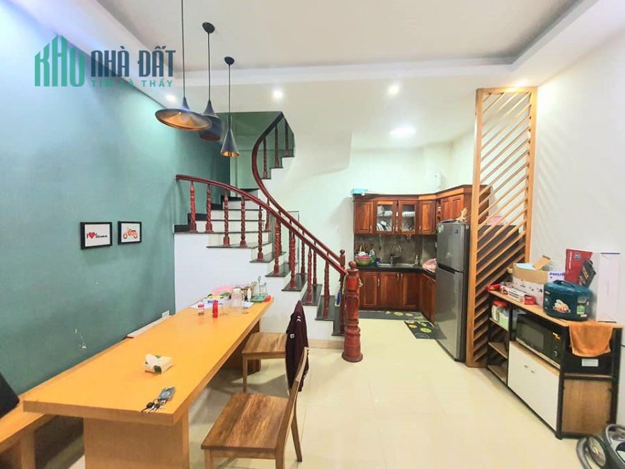 CHỈ HƠN 3 TỶ  NHÀ ĐẸP - NGÕ THÔNG  - Ô TÔ  TRÁNH - TẶNG FULL NỘI THẤT KHU VỰC HOÀNG MAI