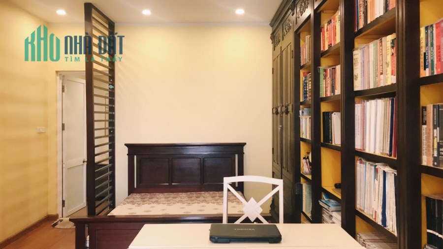 Cần bán gấp Đầu ngõ Phùng Chí Kiên giá 10,5 tỷ, 65mx4 tầng, Oto đỗ