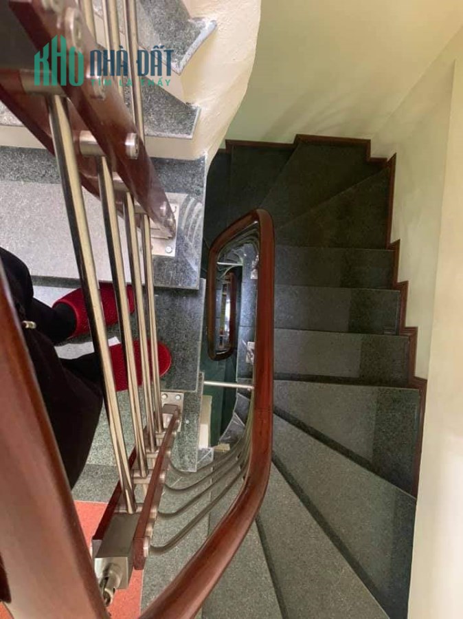 Bán nhà phố Nguyễn Văn Cừ,Long Biên,DT 30m,MT 4,2m,5 tầng,giá 3,4 tỷ.