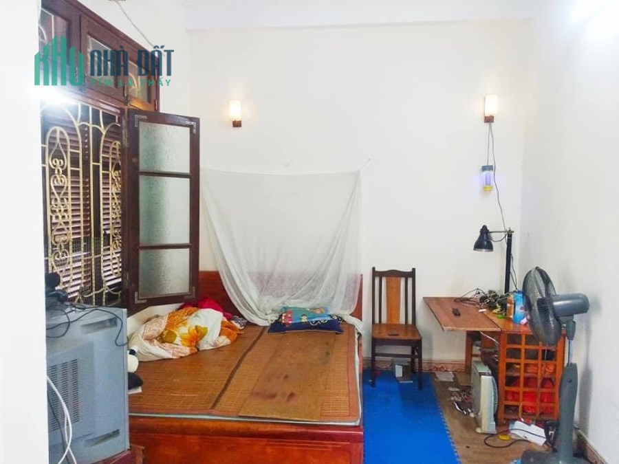 Bán nhà Phú Diễn, dt 45m2,  hơn 4tỷ , lô góc, ô tô tránh, kinh doanh.LH : 0976772692.