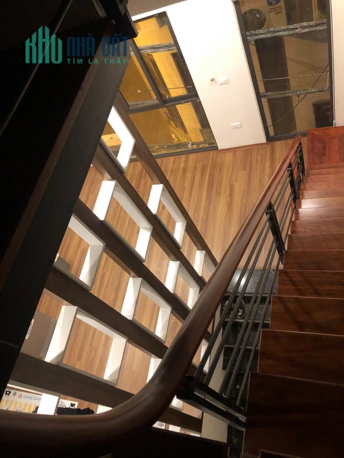 Nhỉnh 5 tỷ nhà 5 tầng Lạc Long Quân, Tây Hồ, Lô góc, KD, ô tô tránh.