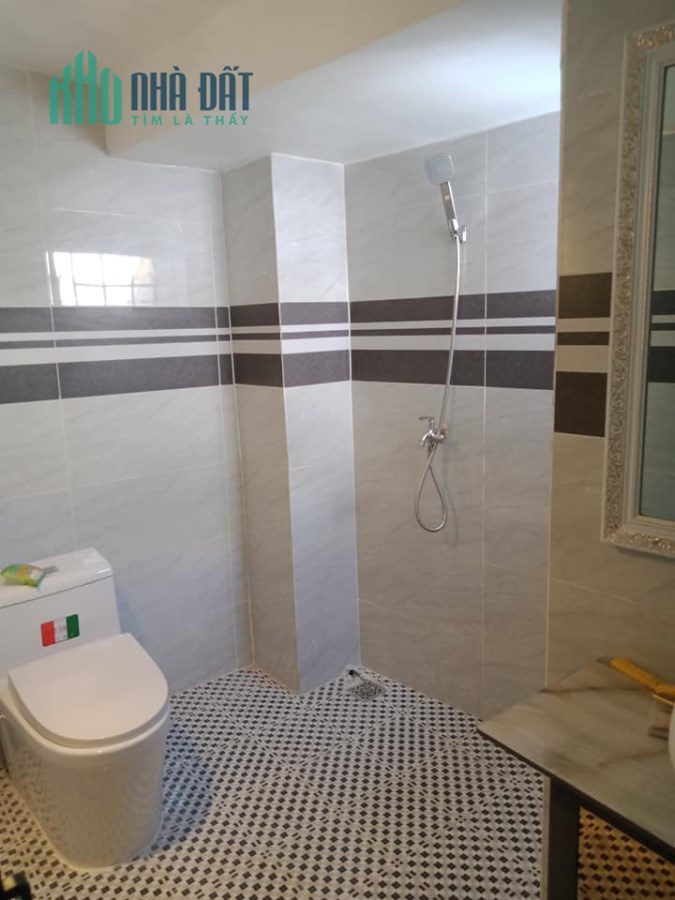 Diện tích không quan trọng bằng vị trí trung tâm quận 7, HXH , đường nhựa 5m, giá rẻ, lh 0989149953.