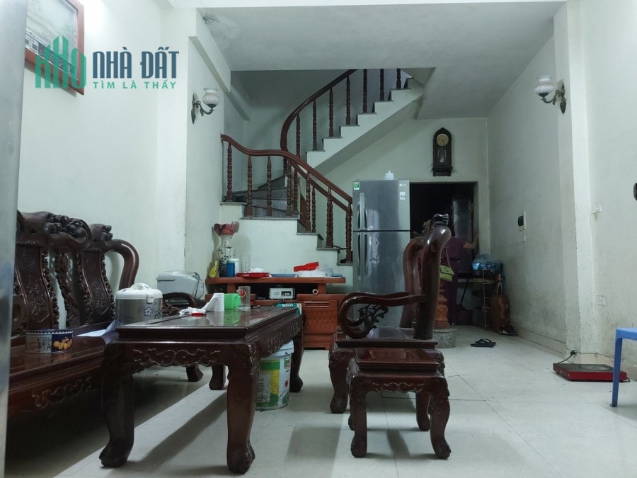 Chủ cần bán gấp. nợ ngân hàng Tân Lạc (Đại La) DT40 5 tầng  MT 4.1 Giá 3.3 tỷ