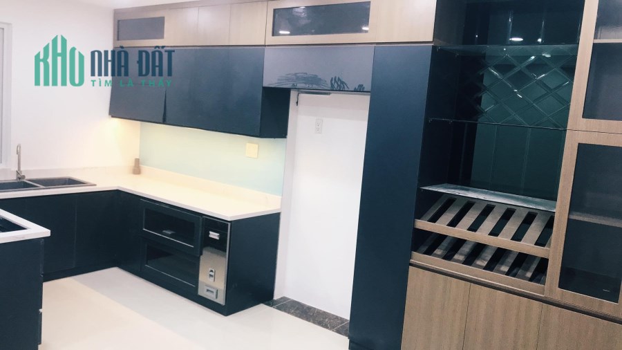 Lô góc vip ngay Nguyễn Thị Thập , quận 7 , 1 trêt 4 lầu , 7,8 tỷ , còn thương lượng, lh 0989149953.