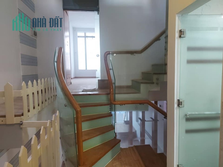 Bán nhà có long mạch – Gia chủ làm ăn phát đạt 1 năm mua hai căn nhà.