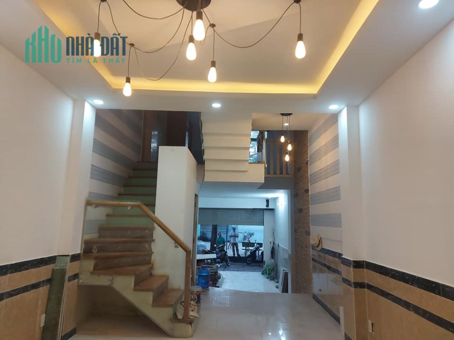 Bán nhà có long mạch – Gia chủ làm ăn phát đạt 1 năm mua hai căn nhà.