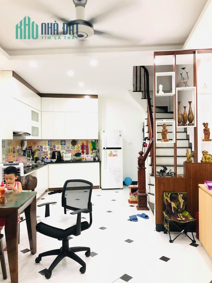 NHÀ ĐẸP 5 TẦNG NGUYỄN TRÃI- TẶNG LẠI TOÀN BỘ NỘI THẤT- GIÁ 3,X TỶ. LH: 0961064095