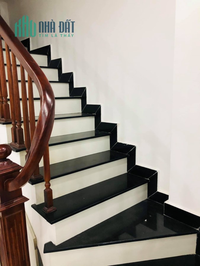 NHÀ ĐẸP 5 TẦNG NGUYỄN TRÃI- TẶNG LẠI TOÀN BỘ NỘI THẤT- GIÁ 3,X TỶ. LH: 0961064095