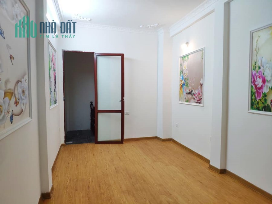 Bán gấp nhà Mặt phố Vũ Hữu giá 3.05 tỷ, 32mx4 tầng, Kinh doanh tốt