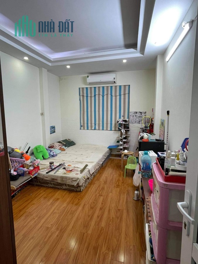 Bán nhà Hoàng Quốc Việt, Cầu Giấy, 40m2, 5T, nhiều thoáng, cực đẹp, full nội thất