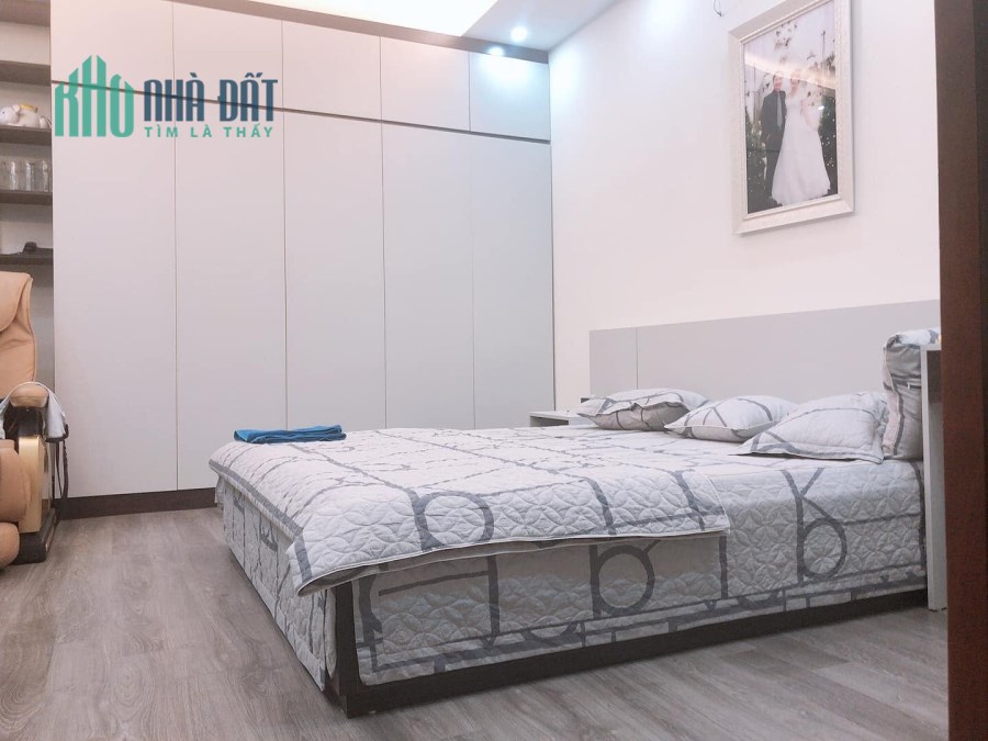 Cần bán gấp nhà ngõ 564 Nguyễn Văn Cừ giá 3.3 tỷ, 45m2, Oto đỗ