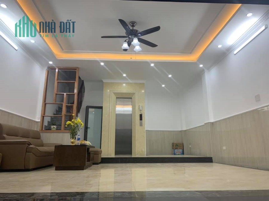 Nhà lô góc, 3 mặt thoáng, thang máy, KD, ngõ thông, 1160 Láng, 50m2 * 6T, giá 8,45 tỷ.