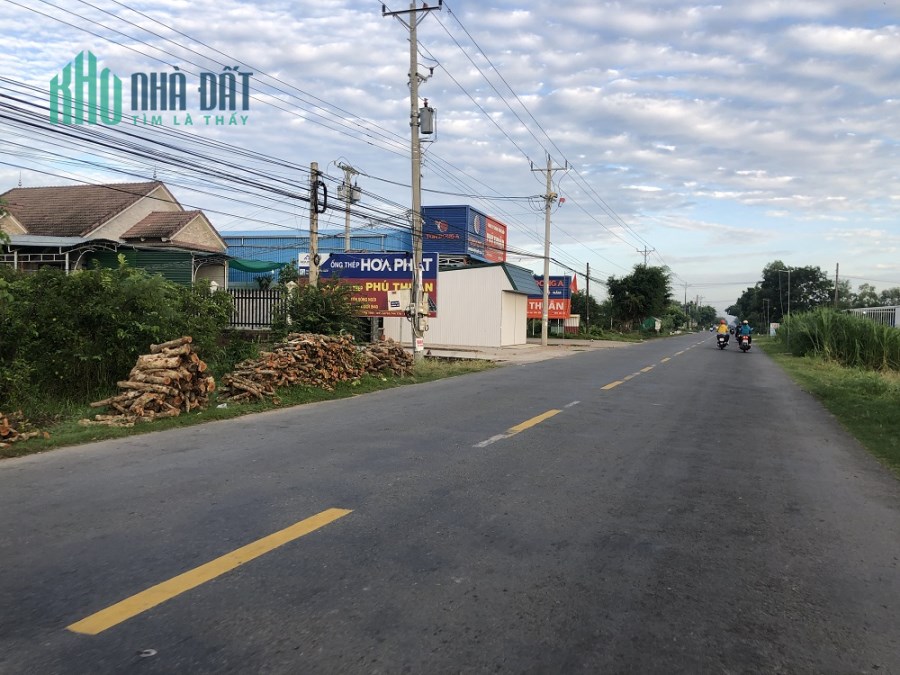 Bán lô đất MT Quốc Lộ 57B, x Long Hòa, Bình Đại: 10 x 101, giá: 3,85 tỷ.