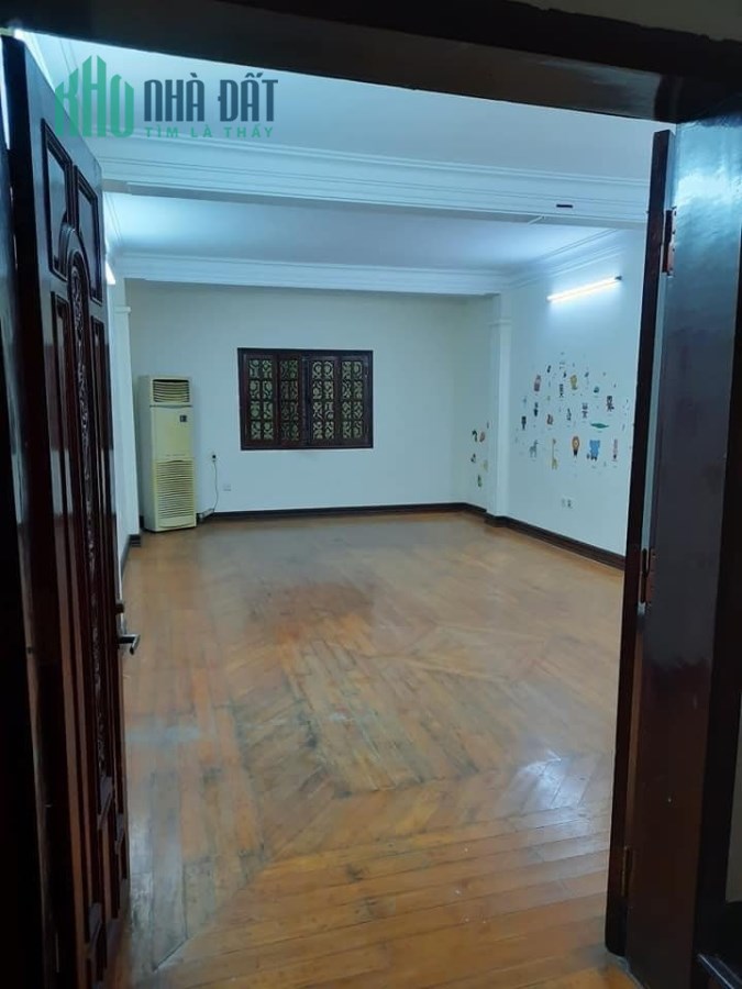 Bán nhà phân lô ngõ 106 Hoàng Quốc Việt,DT 50m x 3.5 tầng,ô tô vào nhà