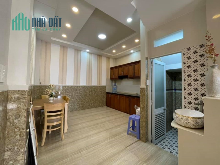 Nhà  HXH, DT công nhận đủ, 68,2m2,  20m ra Trần Xuân Soạn , quận 7, lh 0989149953.