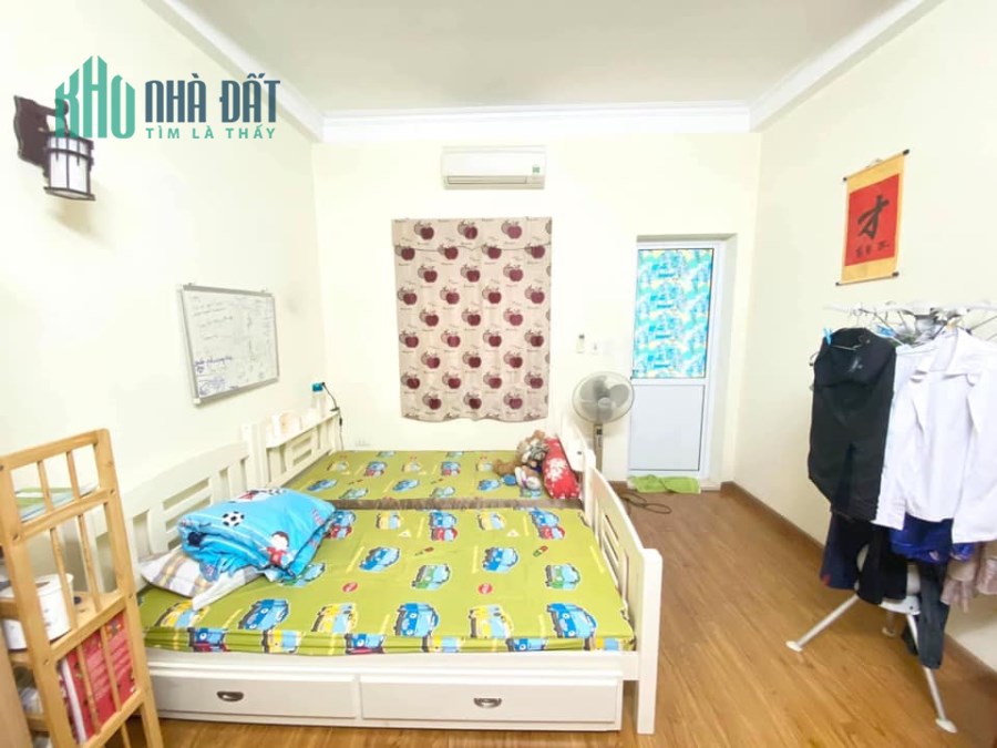 Bán gấp nhà ngõ 120 Hoàng Hoa Thám giá 4.5 tỷ, 45m2, Oto đỗ gần