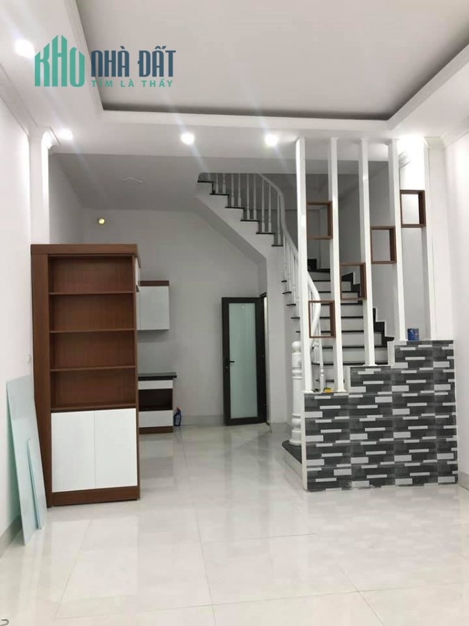 Nhà Kim Ngưu, 40m2*4 tầng, 5.2 tỷ, oto cách 30m