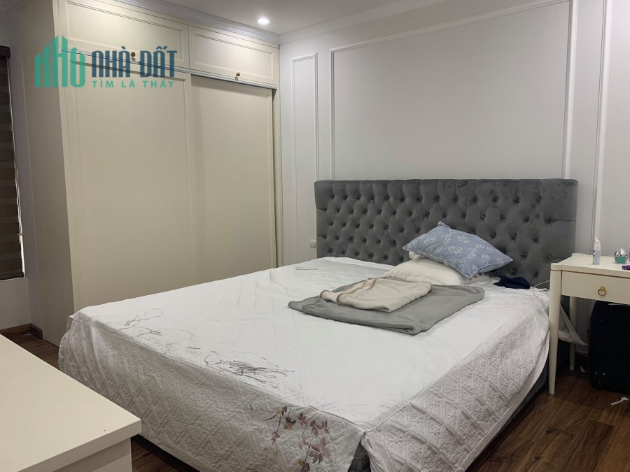 Bán nhà riêng, ngay sau Mặt phố Trần Bình giá 11.6 tỷ, 53mx4 tầng.