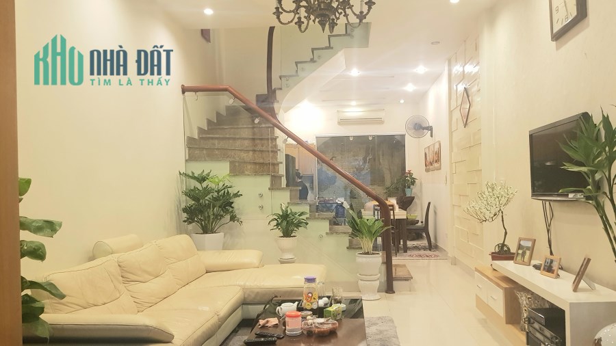 Hiếm! nhà Cầu Giầy, 2 thoáng, mặt ngõ, oto, kinh doanh 3 bước ra phố,52m2*4T. Chỉ 9.1 tỷ