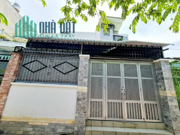 - Nhà hẻm chính 1135 Huỳnh Tấn Phát, Q.7, 7,2mx15m, giá 8,3 tỷ LH;0911779116