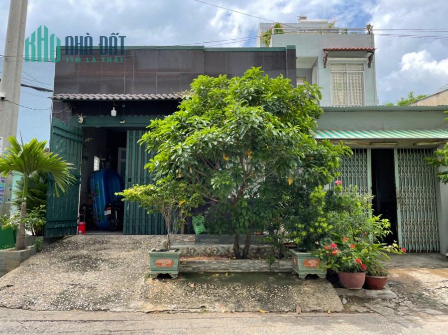 Cần vốn bán gấp nhà hai mặt tiền đường xe hơi Phường Bình Đa, Biên Hoà