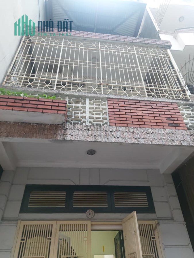 Bán đất tặng nhà 3 tầng cũ phố Giáp Bát,Hoàng Mai,79m,mt 4.5m,ô tô vào nhà,giá 7.5 tỷ.
