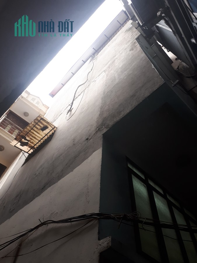 Cần bán gấp nhà Sau Mặt đường Láng giá 1,6 tỷ, 15mx5 tầng, đẹp ở luôn