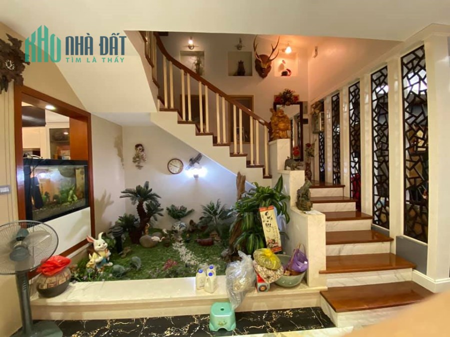 Ô tô tránh - Văn phòng - Thang máy - DT: 85m, 6 tầng, giá: 20.8 tỷ.