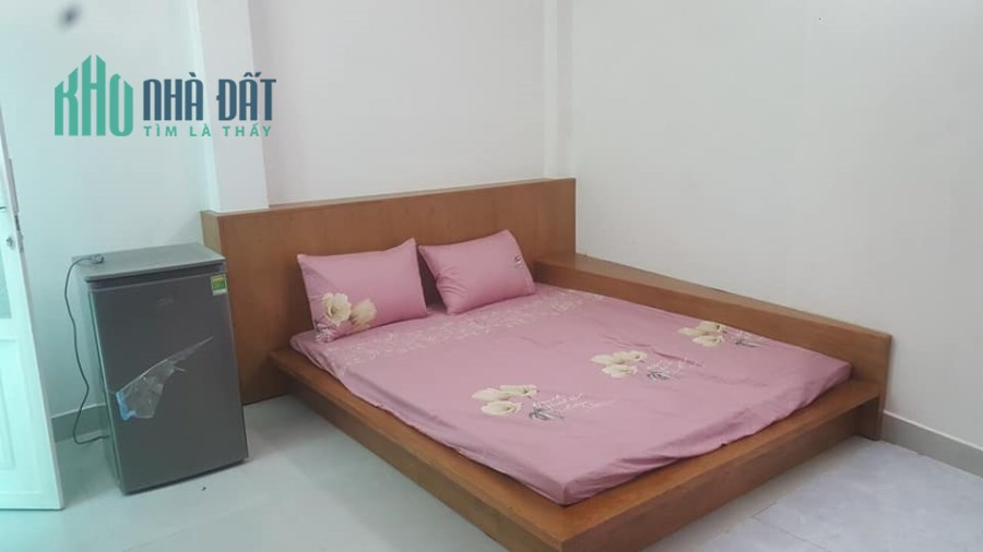 Bán nhà rẻ quận 4, Đoàn Văn Bơ, 4 * 9 , chỉ có 3 tỷ, 10m ra mặt tiền , lh 0989149953