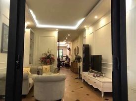 BÁN NHÀ CẦU GIẤY, 85M2, 6 TẦNG, HƠN 10TỶ, PHÂN LÔ, Ô TÔ, THANG MÁY XỊN. LH 0976772692.