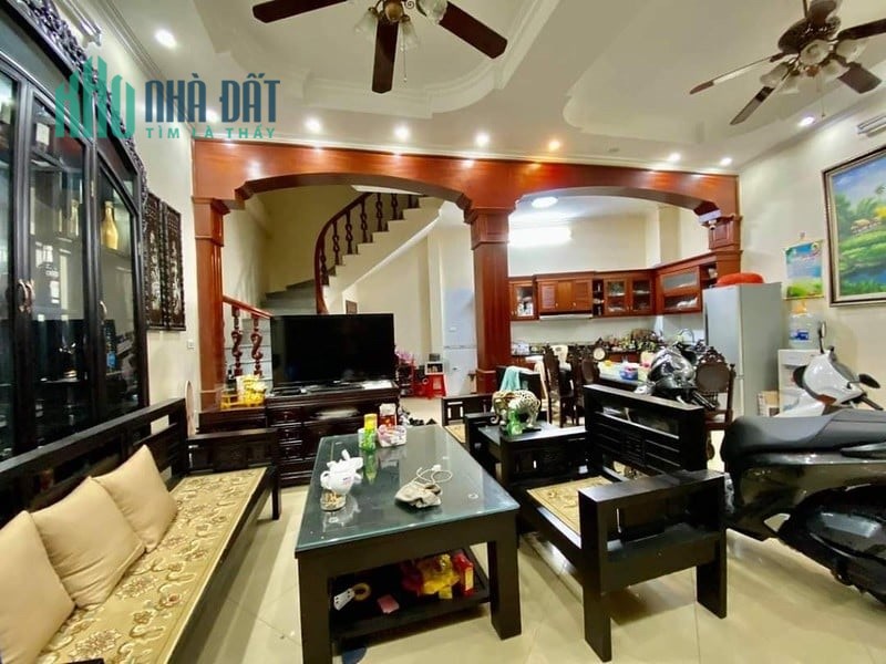 Bán nhà phố Trần Thái Tông, DT 50m2, MT 5m, giá 6.5 Tỷ