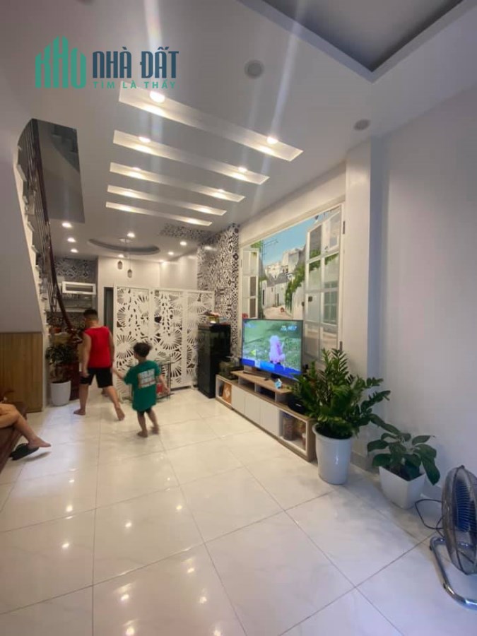 Bán nhà Kim Ngưu, Hai Bà Trưng rất gần phố, ngõ rộng, thông 50m 5 tầng 4,1m 4,5 tỷ