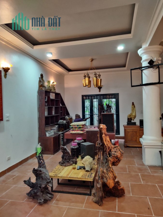 Bán biệt thự có sân vườn,phố Ngọc Thụy,Long Biên,ô tô đỗ cổng,DT135m,MT 9m,giá 10,8 tỷ.