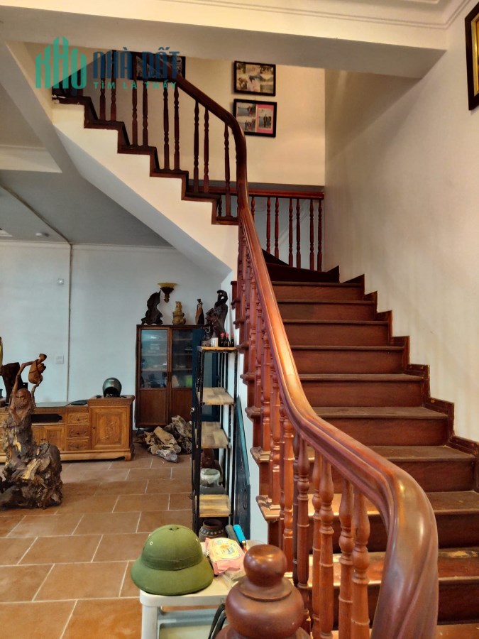Bán biệt thự có sân vườn,phố Ngọc Thụy,Long Biên,ô tô đỗ cổng,DT135m,MT 9m,giá 10,8 tỷ.