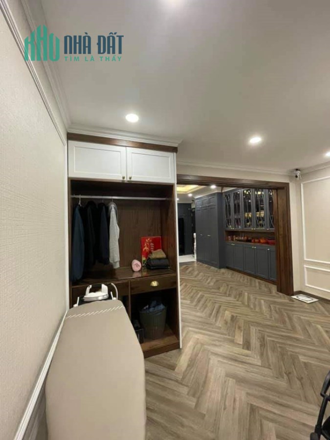 Biệt thự, Ô Tô, Tô Ngọc Vân 283m x 3 tầng, MT 13m giá 50 Tỷ,  LH 0981588619.